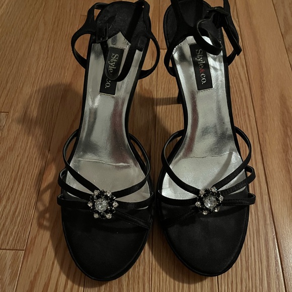 Heels - Picture 4 of 4